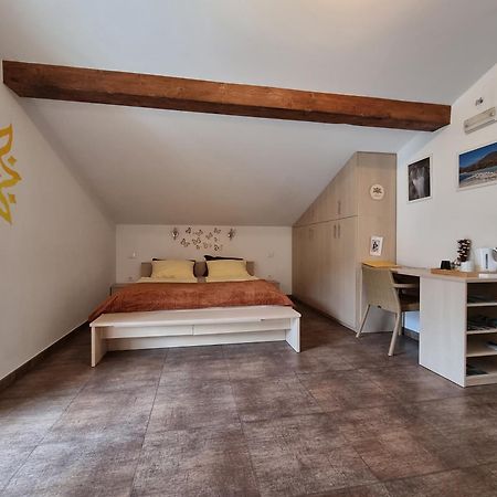 Apartment And Rooms Hisa Sonca Кобарид Екстериор снимка