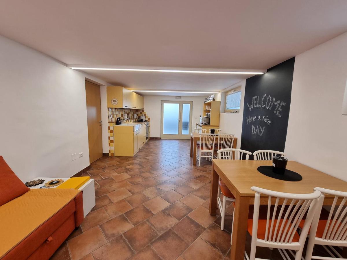 Apartment And Rooms Hisa Sonca Кобарид Екстериор снимка
