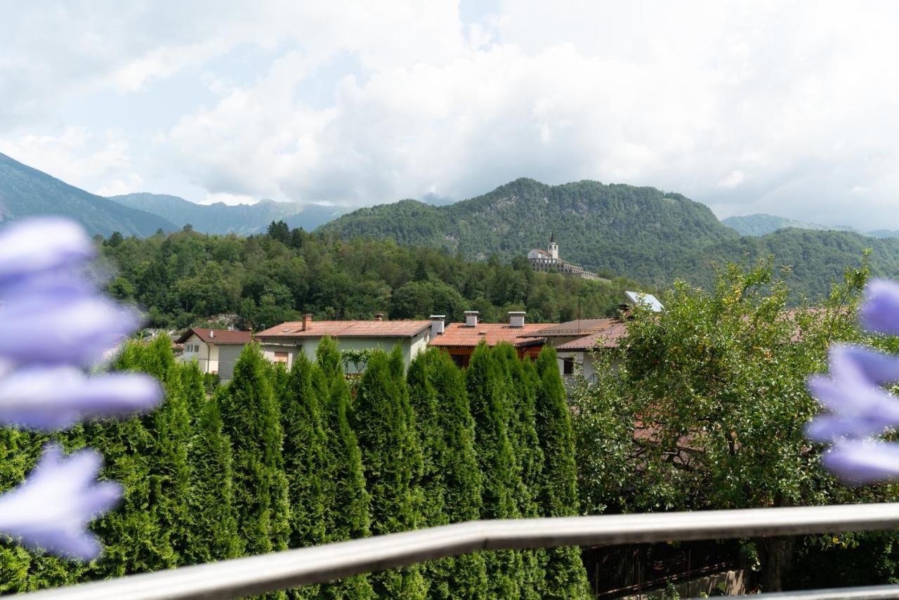 Apartment And Rooms Hisa Sonca Кобарид Екстериор снимка