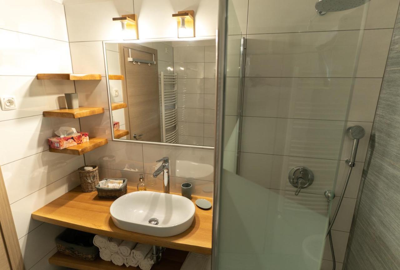 Apartment And Rooms Hisa Sonca Кобарид Екстериор снимка