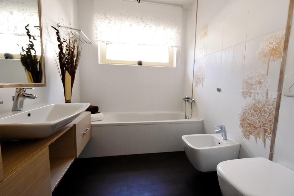Apartment And Rooms Hisa Sonca Кобарид Стая снимка