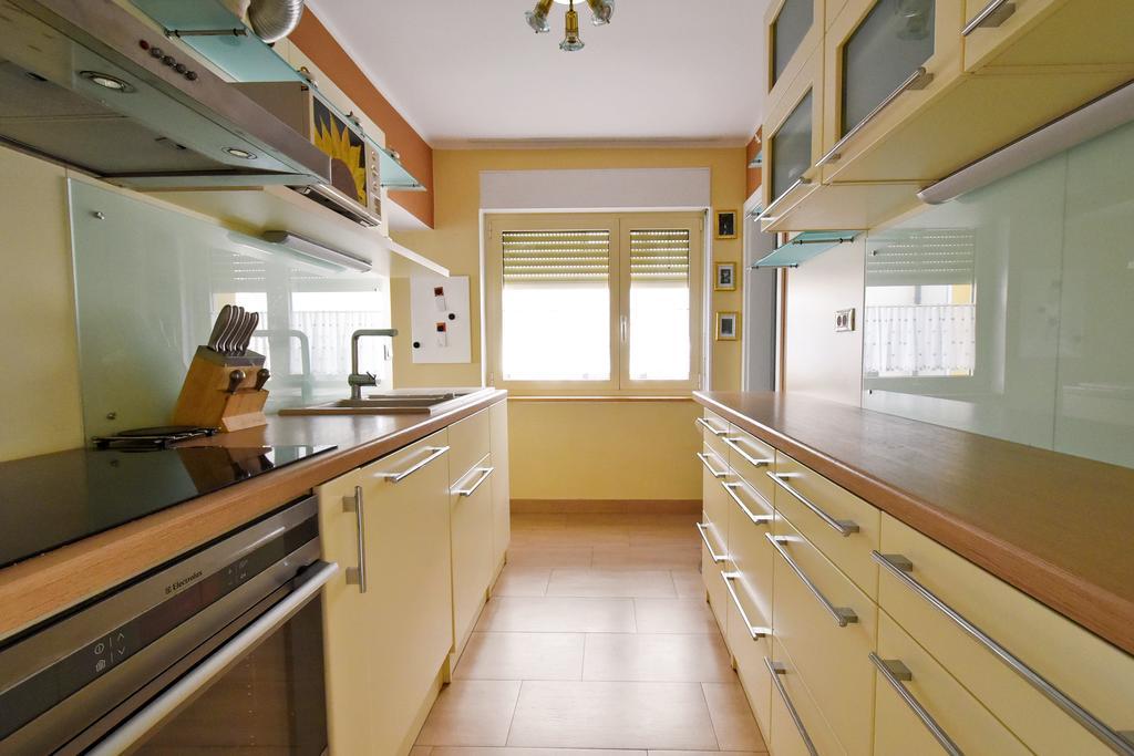 Apartment And Rooms Hisa Sonca Кобарид Стая снимка