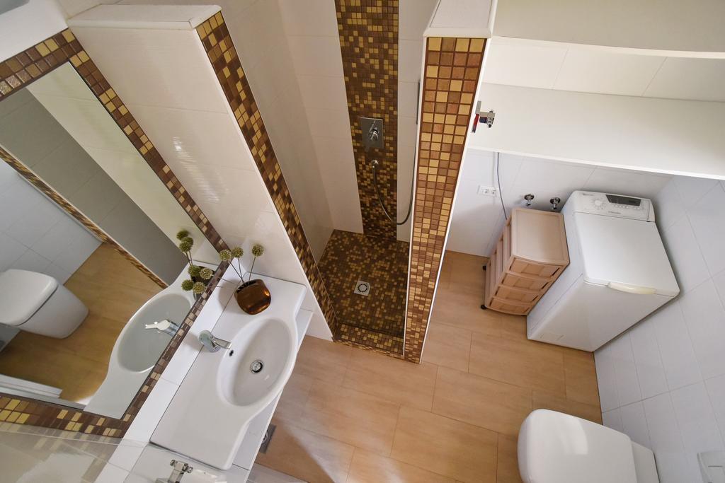 Apartment And Rooms Hisa Sonca Кобарид Стая снимка